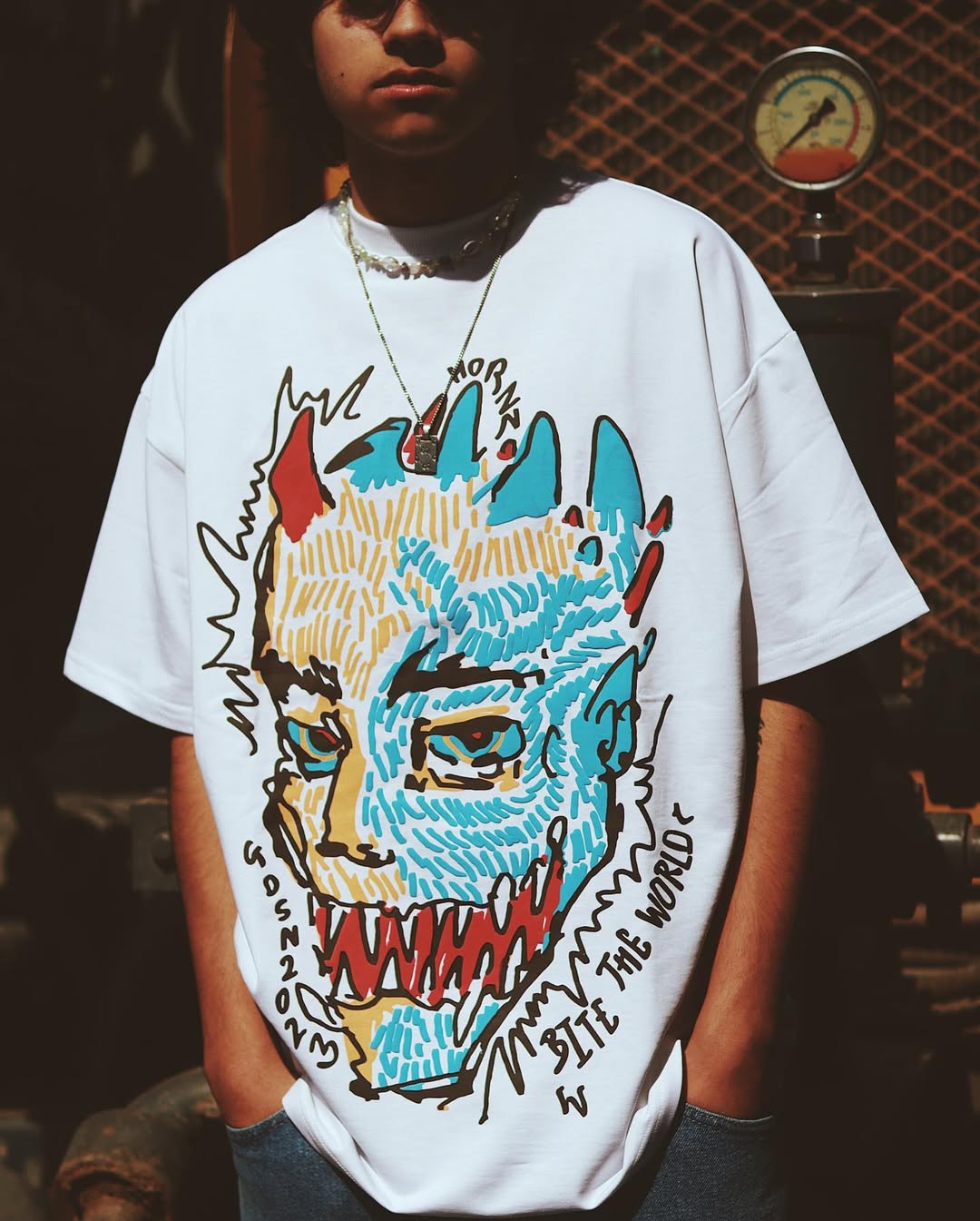 Bite the world [ White ]